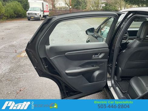 Used 2023 Nissan Ariya AWD image 33