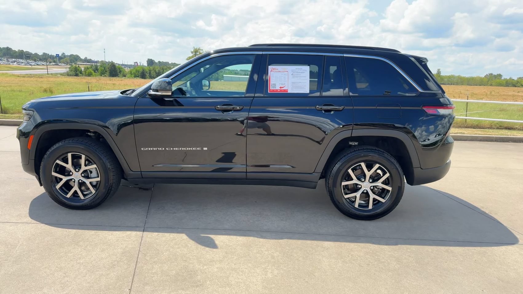 Used 2025 Jeep Grand Cherokee Limited RWD image 6
