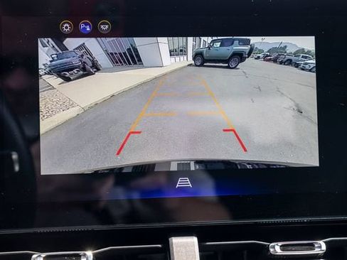 Used 2025 Chevrolet Equinox LT AWD/4WD image 9