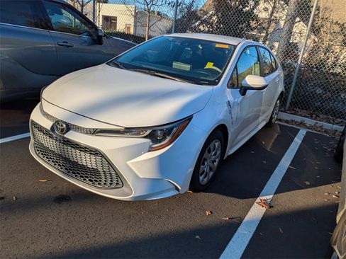 Used 2020 Toyota Corolla LE image 4