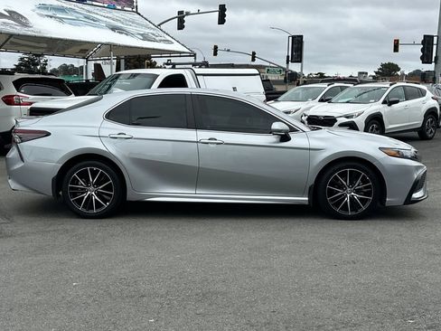 Used 2024 Toyota Camry SE FWD image 3