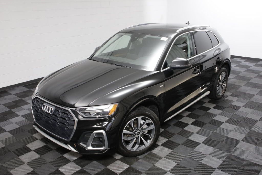 Used 2023 Audi Q5 2.0T Premium w/ Convenience Package AWD/4WD image 2