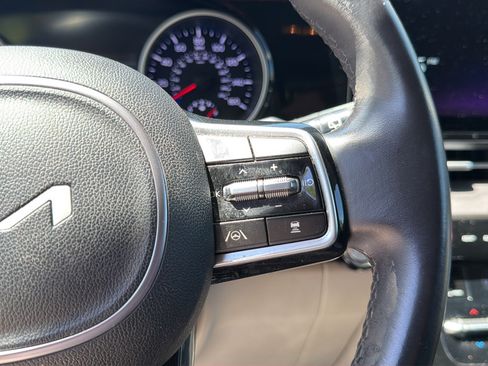 Used 2023 Kia Carnival EX FWD image 26