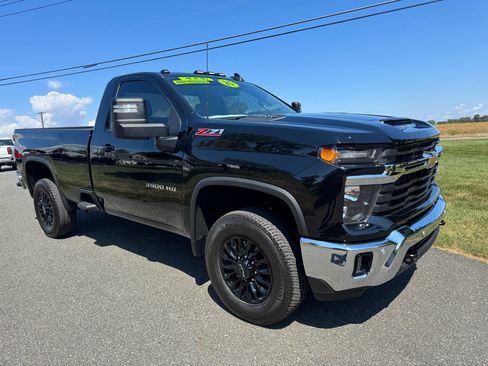 Used 2025 Chevrolet Silverado 3500 LT w/ Convenience Package image 6