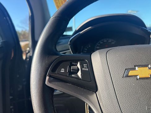 Used 2020 Chevrolet Trax LT w/ LT Convenience Package image 9