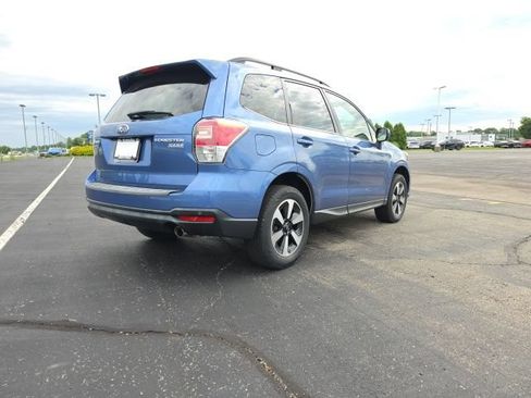 Used 2017 Subaru Forester 2.5i Limited AWD/4WD image 3