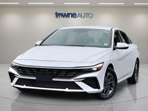 Used 2024 Hyundai Elantra SEL FWD image 10