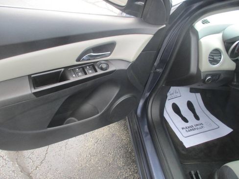 Used 2014 Chevrolet Cruze LS FWD image 13