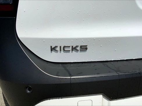Used 2025 Nissan Kicks SV image 22