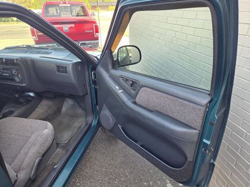 Used 1997 Chevrolet S10 Pickup LS w/ Wide Stance Suspension Pkg image 18