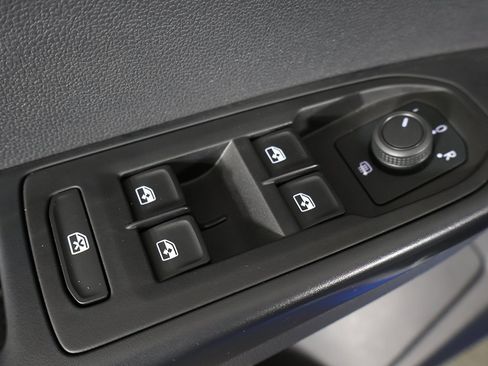 Used 2022 Volkswagen Taos SEL image 39