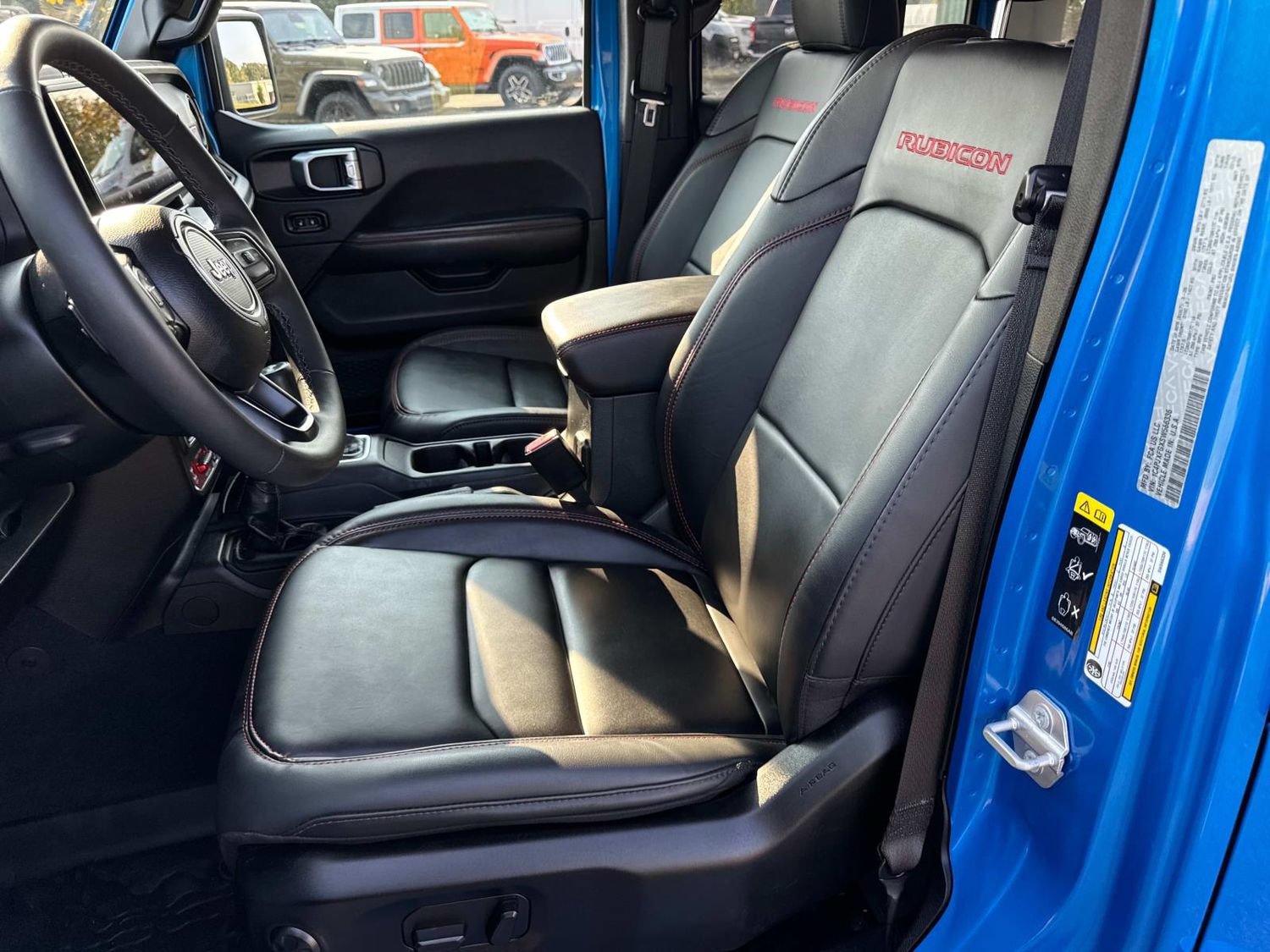 Used 2025 Jeep Wrangler Unlimited Rubicon w/ Convenience Group AWD/4WD image 30