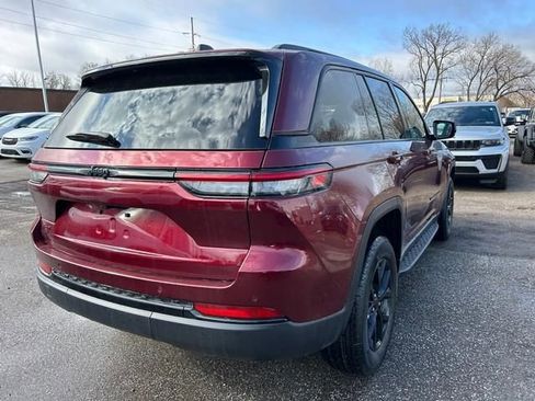 New 2025 Jeep Grand Cherokee Altitude image 3