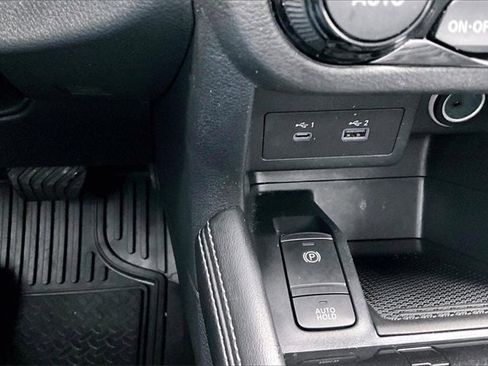 Used 2021 Nissan Kicks SV image 15