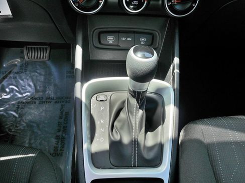 Used 2025 Hyundai Venue SE FWD image 25