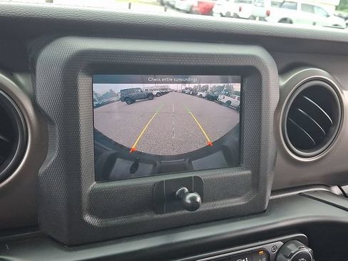 Used 2022 Jeep Wrangler Unlimited Sport AWD/4WD image 17