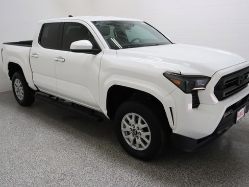 Certified 2025 Toyota Tacoma SR5 RWD image 4