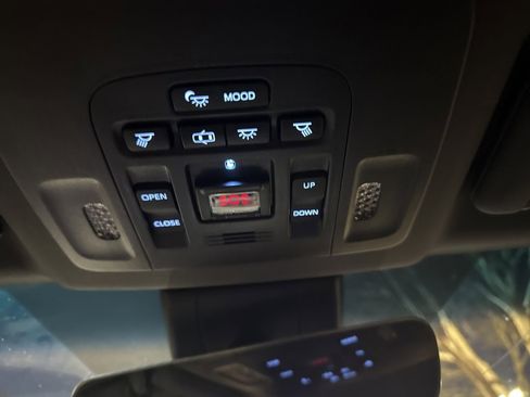 Used 2019 Toyota Avalon Touring w/ Advanced Safety Package image 12