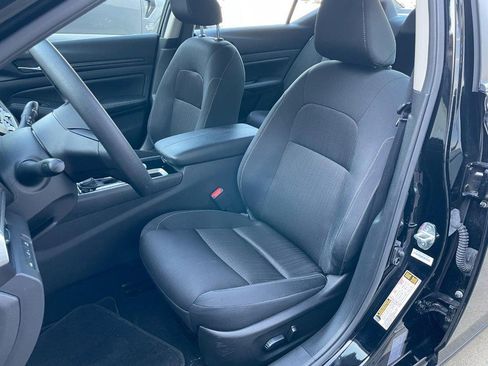 Used 2024 Nissan Altima 2.5 SV image 19