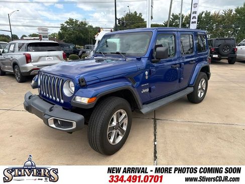 Used 2018 Jeep Wrangler Unlimited Sahara AWD/4WD image 4