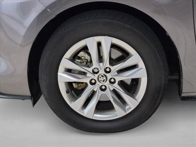 Used 2022 Toyota Sienna Limited FWD image 9