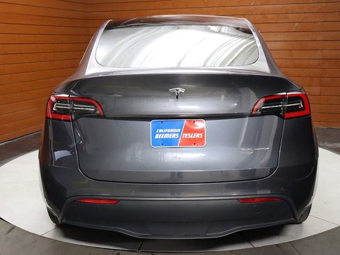 Used 2023 Tesla Model Y Long Range image 10