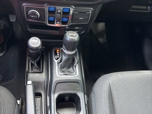 Used 2023 Jeep Wrangler Unlimited Sport AWD/4WD image 19