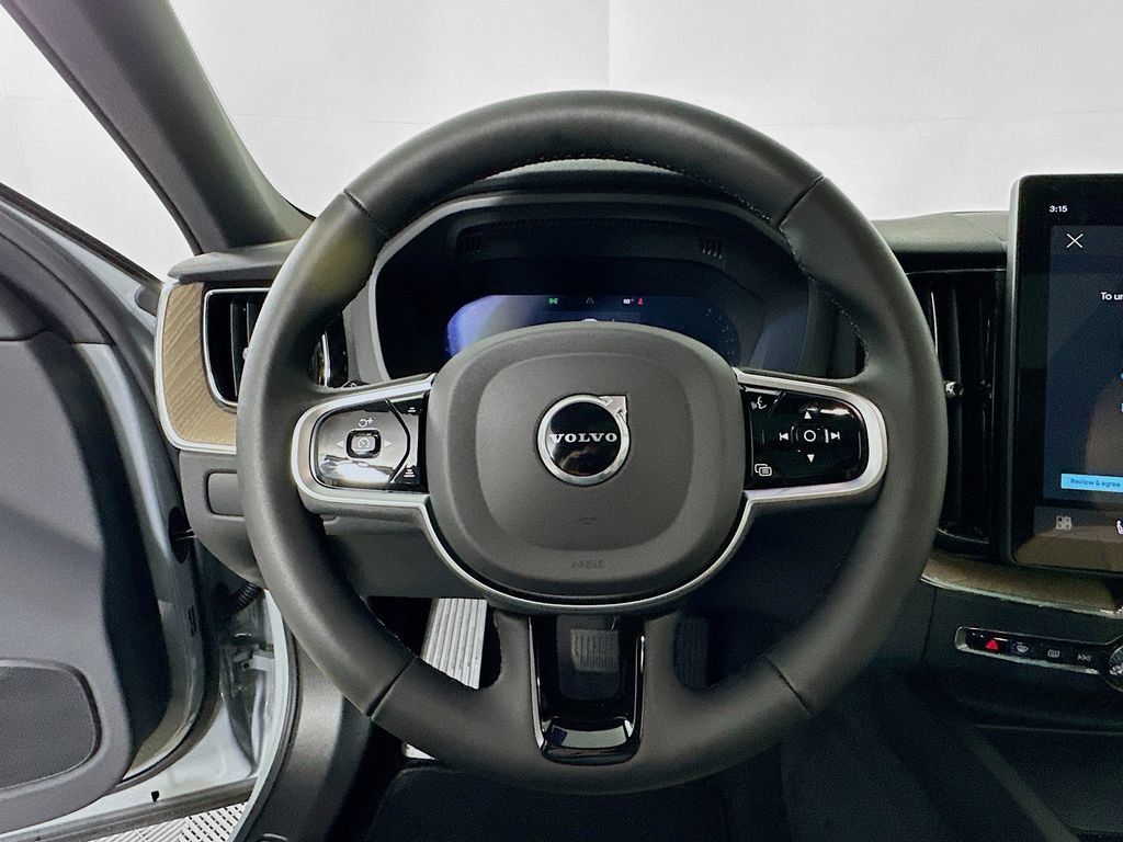 Used 2026 Volvo XC60 B5 Plus w/ Protection Package Premier AWD/4WD image 18