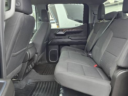 Used 2022 Chevrolet Silverado 1500 LT AWD/4WD image 16