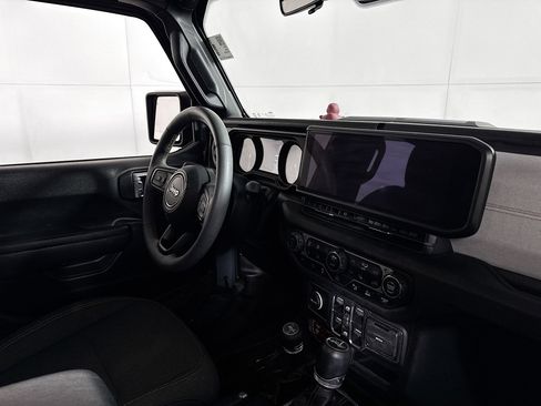 Used 2024 Jeep Wrangler Unlimited image 27