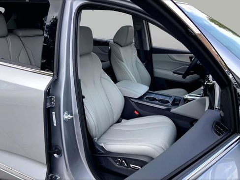 Used 2026 Acura MDX FWD w/ Technology Package image 9