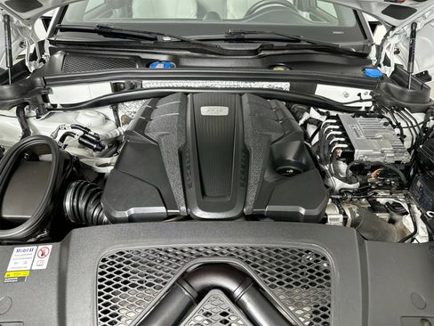 Certified 2022 Porsche Macan GTS image 39