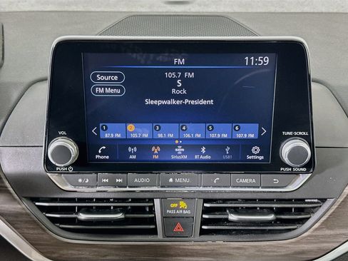 Used 2025 Nissan Altima 2.5 SV FWD image 21