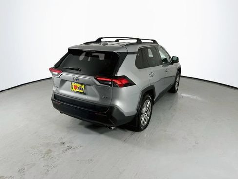 Used 2019 Toyota RAV4 XLE Premium FWD image 9