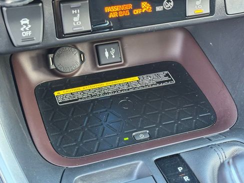 Used 2019 Toyota RAV4 Limited w/ Advanced Technology Package AWD/4WD image 18