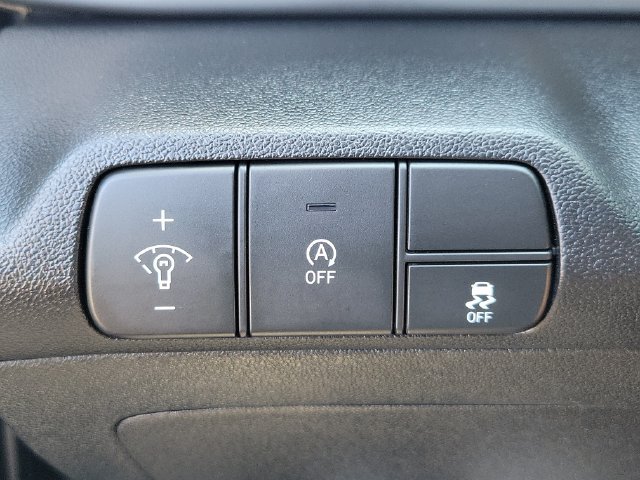 Used 2024 Hyundai Elantra SE FWD image 18
