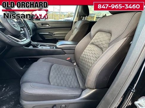 Used 2022 Nissan Pathfinder SV w/ Cargo Package image 9