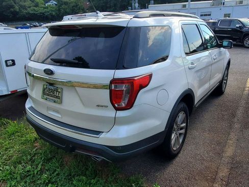 Used 2018 Ford Explorer XLT w/ Equipment Group 202A AWD/4WD image 9