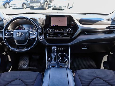 Used 2023 Toyota Highlander LE FWD image 15