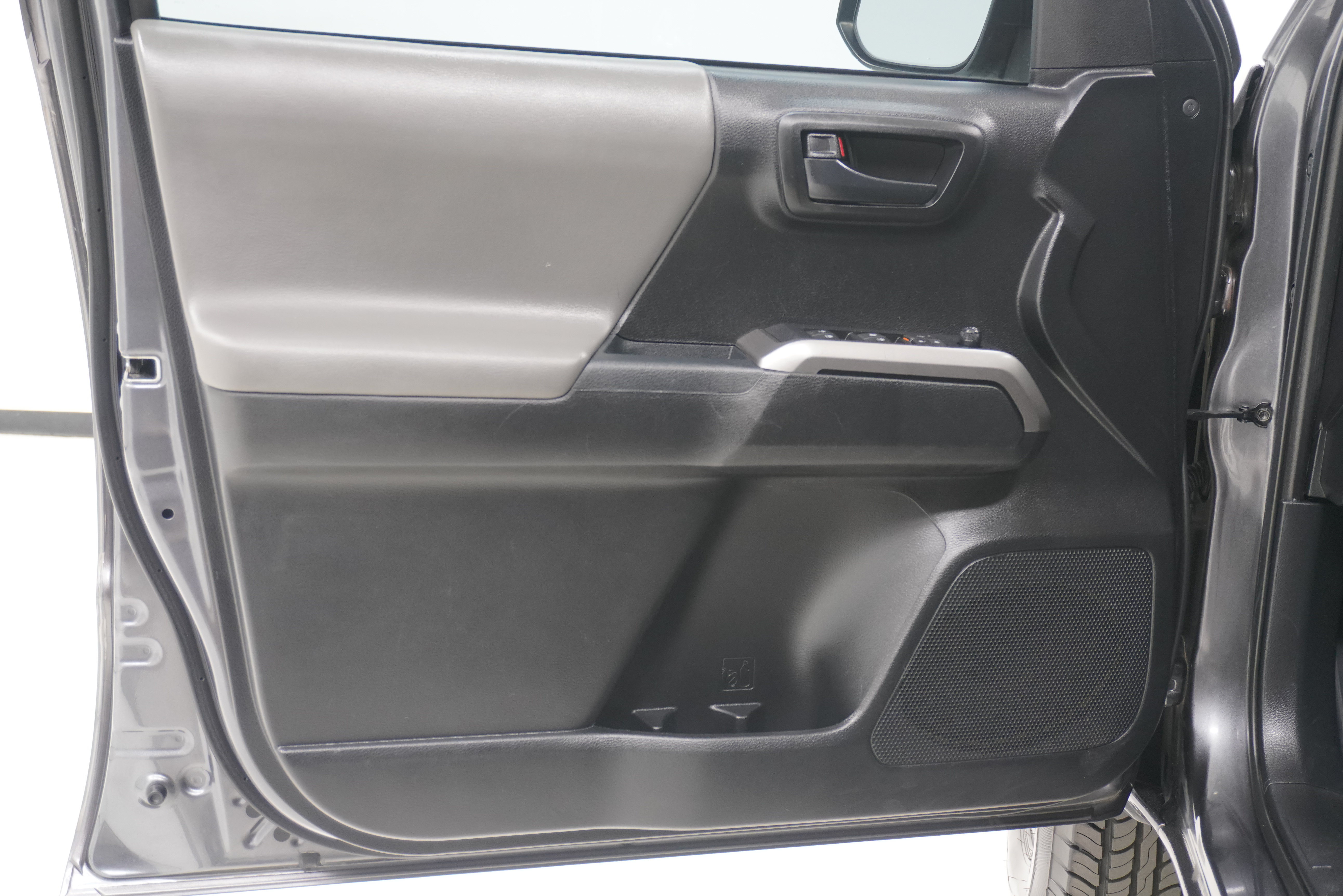 Used 2021 Toyota Tacoma SR5 RWD image 14