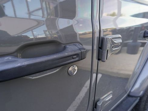 Used 2019 Jeep Wrangler Unlimited Sahara w/ Quick Order Package 24M Moab AWD/4WD image 10