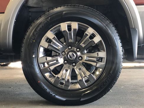 Used 2019 Nissan Titan Platinum Reserve AWD/4WD image 18