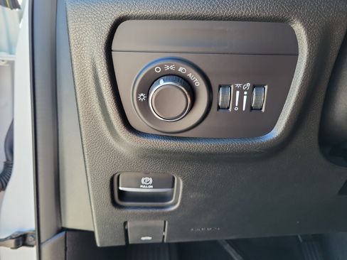 Used 2024 Jeep Grand Cherokee Altitude RWD image 23