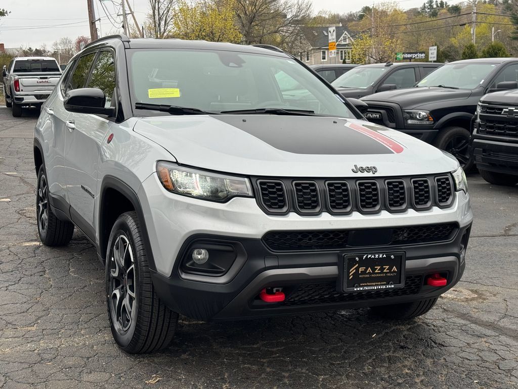 Used 2025 Jeep Compass Trailhawk AWD/4WD image 14