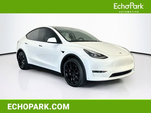 Used 2022 Tesla Model Y Long Range AWD/4WD image 1