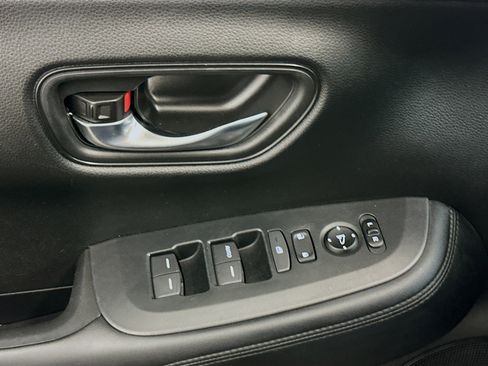 Used 2023 Honda HR-V LX image 15