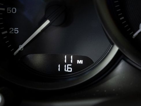 New 2026 Porsche Macan image 12