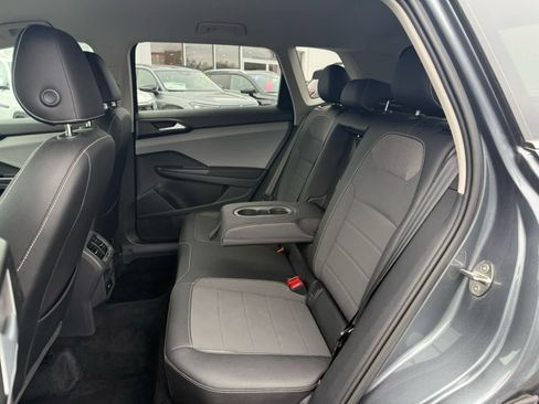 Certified 2022 Volkswagen Taos SE image 16