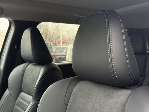 Used 2025 Mitsubishi Outlander SE image 11