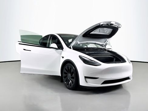 Used 2022 Tesla Model Y Performance AWD/4WD image 26